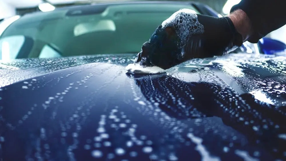 A&A Car Detailing decontamination wash in Montréal & Laval – iron and tar removal for deep paint cleansing.